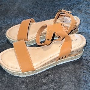 Pierre Dumas wedge sandals size 9